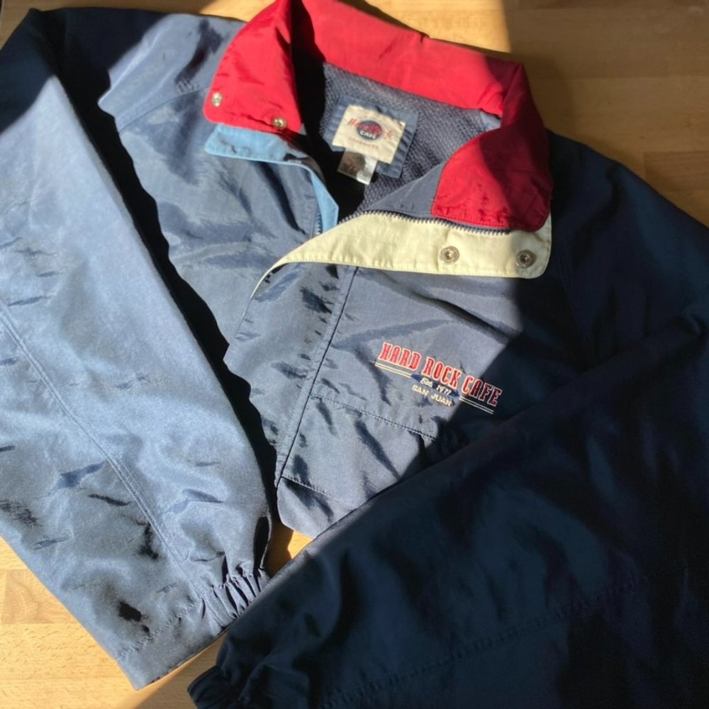 Hard Rock Cafe San Juan Vintage Windbreaker Navy, Beige, Red Size L